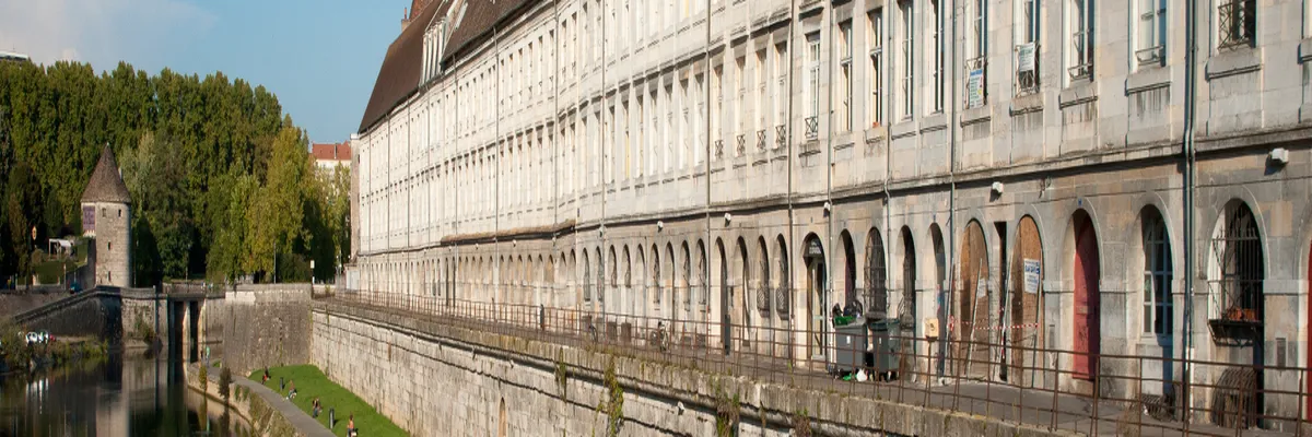 Image Fabricant abri de piscine Besançon