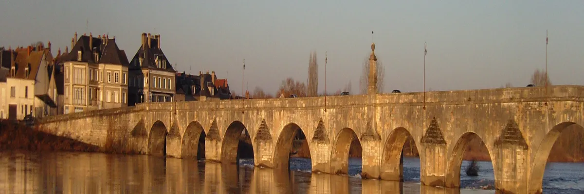 Image Fabricant abri de piscine La Charité-sur-Loire