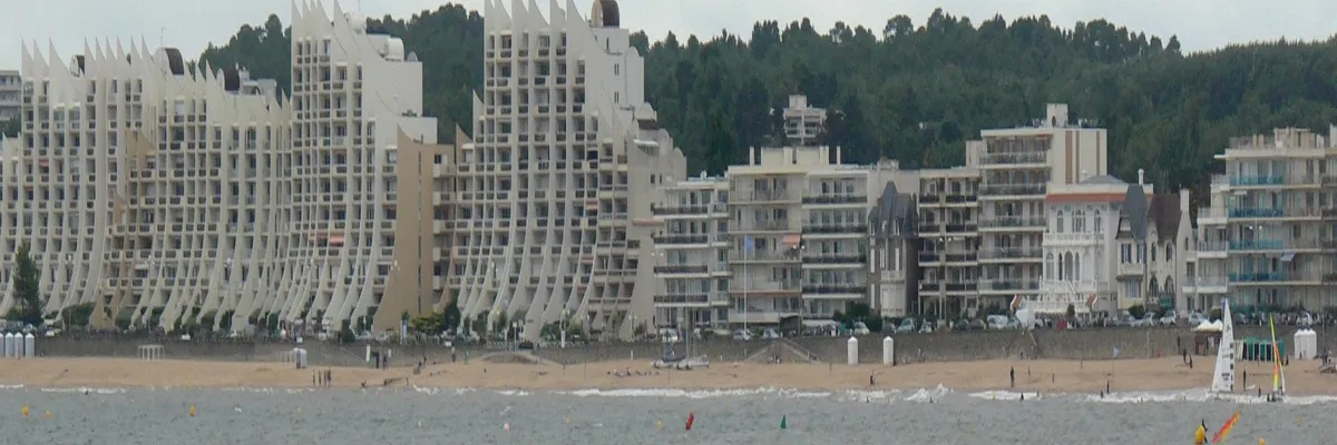 Image Fabricant abri de piscine Pornichet